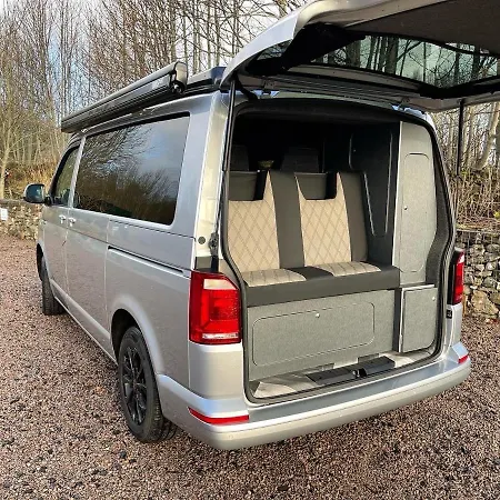 The Cosy Camper مكان تخييم *